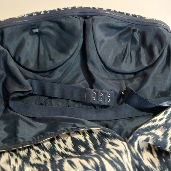 Banana Republic Navy and White Strapless Dress - Picture 9 of 16